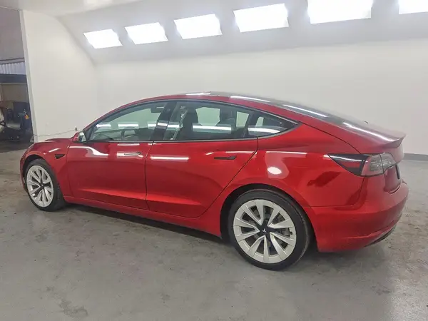 5YJ3E1EB8NF305043 2022 TESLA MODEL 3 - Image 2