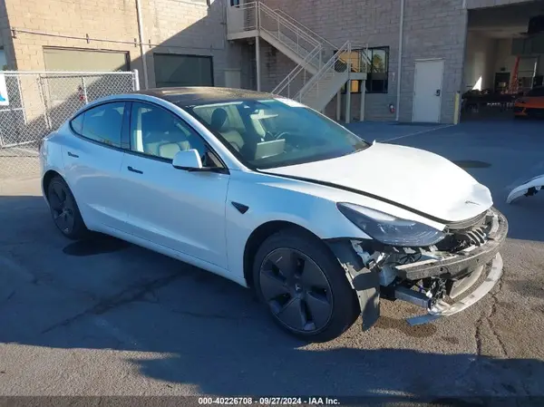 5YJ3E1EB8NF322957 2022 TESLA MODEL 3 - Image 1