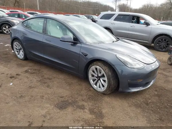 5YJ3E1EB8NF323171 2022 TESLA MODEL 3 - Image 1