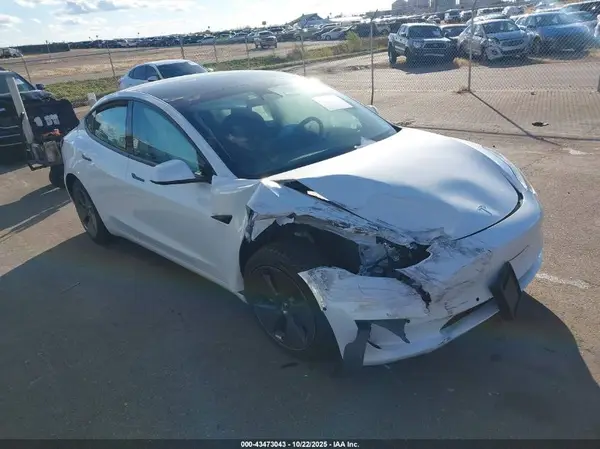 5YJ3E1EB8NF333635 2022 TESLA MODEL 3 - Image 1