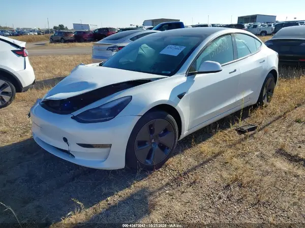 5YJ3E1EB8NF333635 2022 TESLA MODEL 3 - Image 2