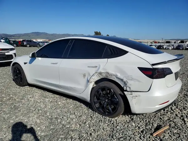 5YJ3E1EB8PF386578 2023 TESLA MODEL 3 - Image 2