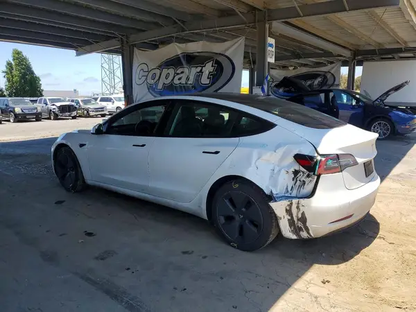 5YJ3E1EB8PF388444 2023 TESLA MODEL 3 - Image 2