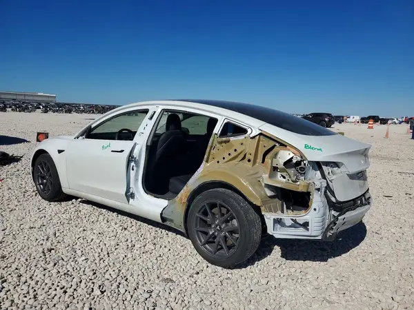 5YJ3E1EB8PF476846 2023 TESLA MODEL 3 - Image 2