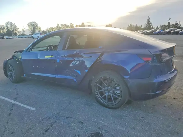 5YJ3E1EB8PF594556 2023 TESLA MODEL 3 - Image 2
