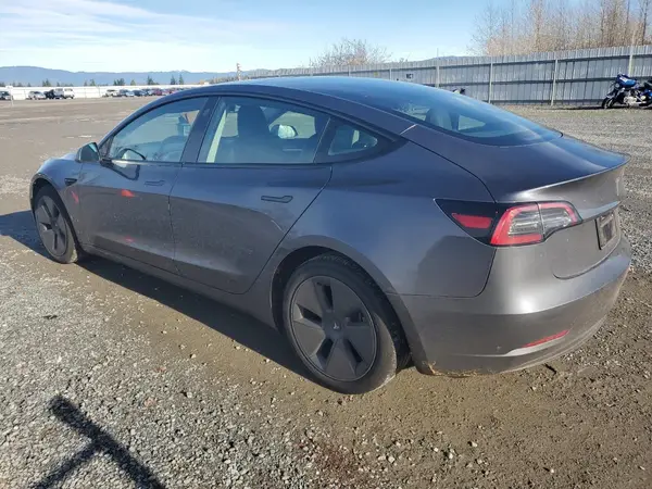 5YJ3E1EB8PF598882 2023 TESLA MODEL 3 - Image 2