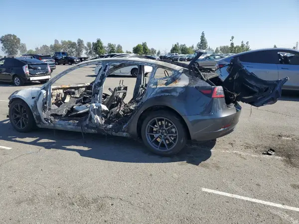 5YJ3E1EB8PF623862 2023 TESLA MODEL 3 - Image 2