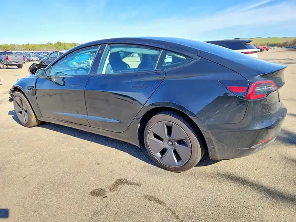 5YJ3E1EB8PF628527 2023 TESLA MODEL 3 - Image 2