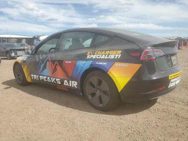 5YJ3E1EB8PF674424 2023 TESLA MODEL 3 - Image 2
