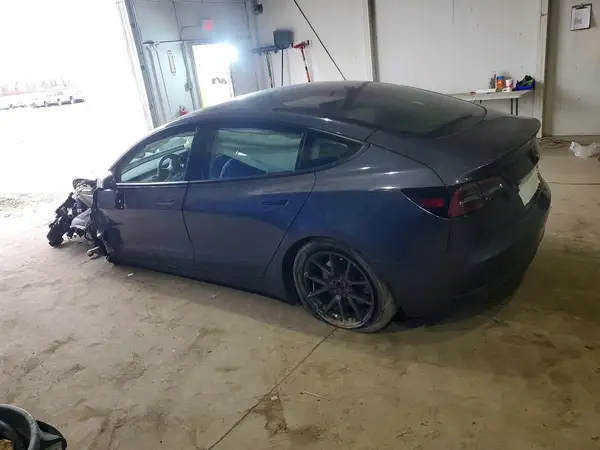 5YJ3E1EB8PF685472 2023 TESLA MODEL 3 - Image 2