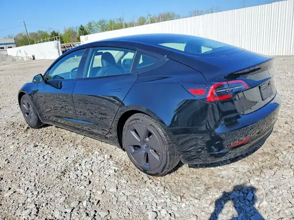 5YJ3E1EB8PF690686 2023 TESLA MODEL 3 - Image 2