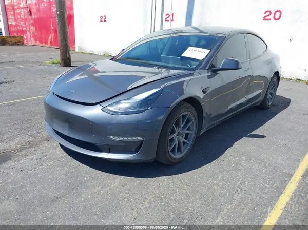 5YJ3E1EB8PF699324 2023 TESLA MODEL 3 - Image 2