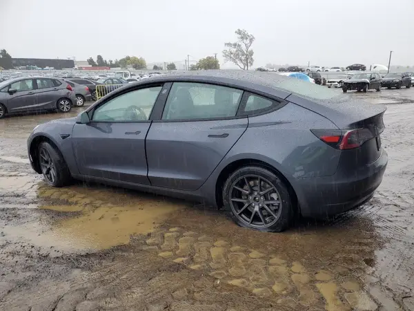 5YJ3E1EB8PF713545 2023 TESLA MODEL 3 - Image 2