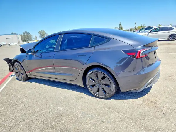 5YJ3E1EB8RF732633 2024 TESLA MODEL 3 - Image 2