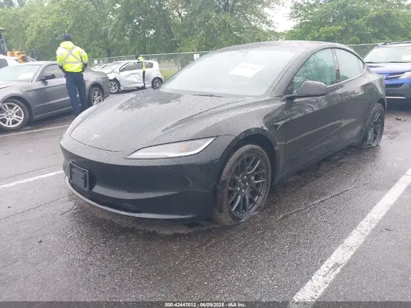 5YJ3E1EB8RF733782 2024 TESLA MODEL 3 - Image 2