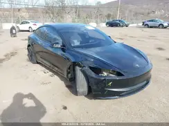 5YJ3E1EB8RF793156 2024 TESLA MODEL 3