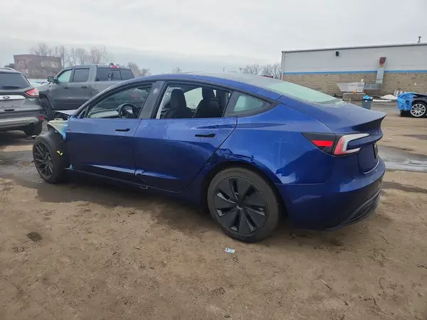5YJ3E1EB8RF795585 2024 TESLA MODEL 3 - Image 2