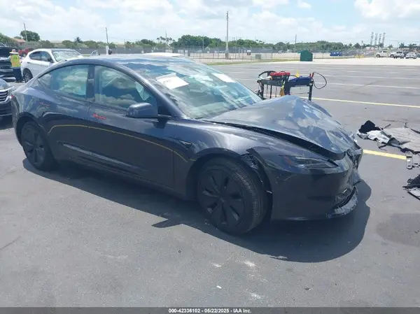 5YJ3E1EB8RF797501 2024 TESLA MODEL 3 - Image 1