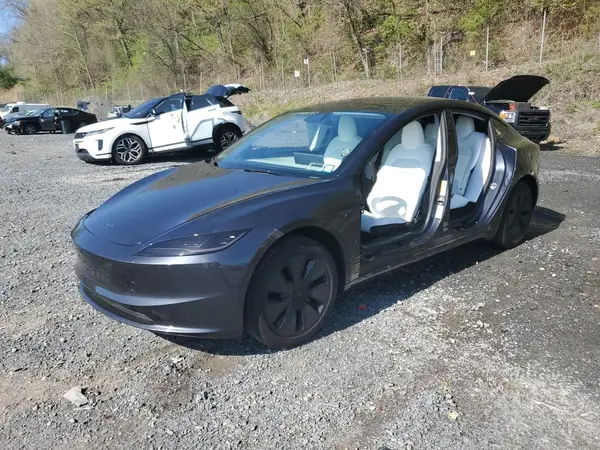 5YJ3E1EB8RF810957 2024 TESLA MODEL 3 - Image 1