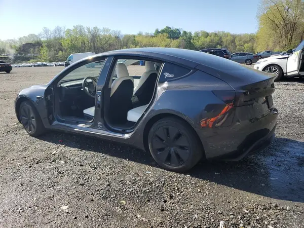 5YJ3E1EB8RF810957 2024 TESLA MODEL 3 - Image 2