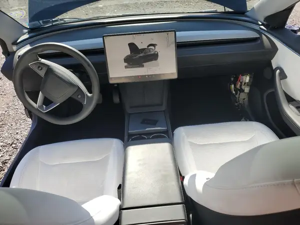 5YJ3E1EB8RF810957 2024 TESLA MODEL 3 - Image 8