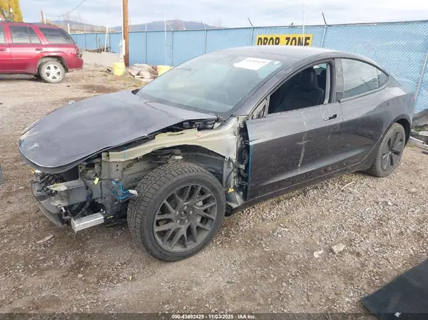 5YJ3E1EB8RF811056 2024 TESLA MODEL 3 - Image 2