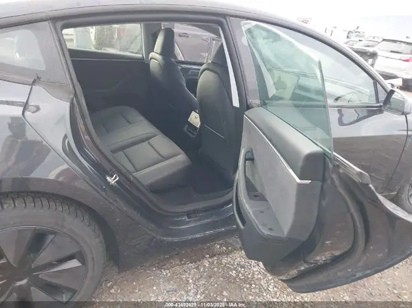 5YJ3E1EB8RF811056 2024 TESLA MODEL 3 - Image 8