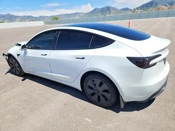 5YJ3E1EB8RF820758 2024 TESLA MODEL 3 - Image 2