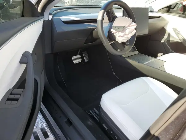 5YJ3E1EB8SF001545 2025 TESLA MODEL 3 - Image 8
