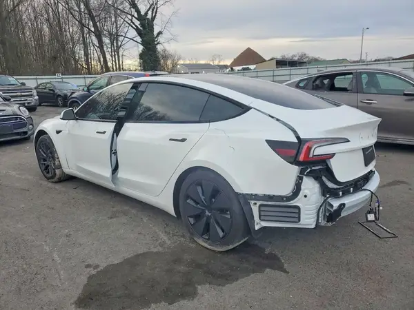 5YJ3E1EB8SF003554 2025 TESLA MODEL 3 - Image 2