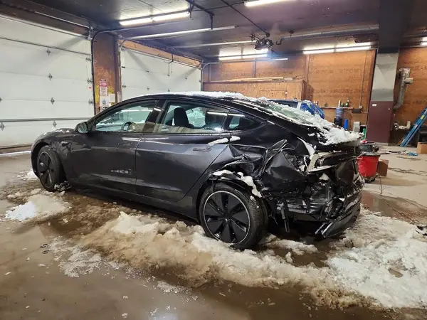 5YJ3E1EB8SF052947 2025 TESLA MODEL 3 - Image 2