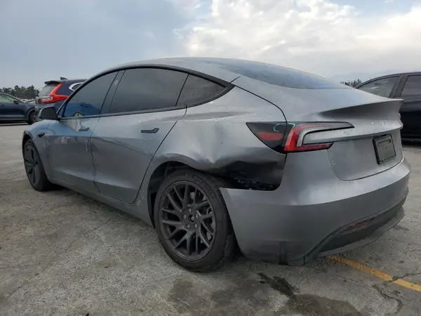 5YJ3E1EB8SF875944 2025 TESLA MODEL 3 - Image 2