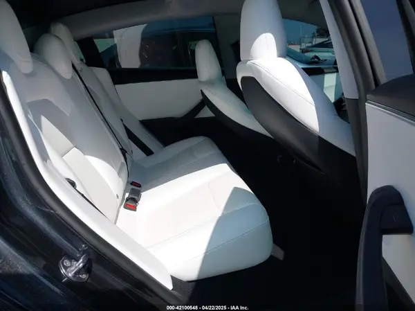 5YJ3E1EB8SF877256 2025 TESLA MODEL 3 - Image 8