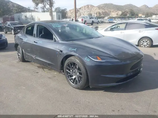 5YJ3E1EB8SF880724 2025 TESLA MODEL 3 - Image 1