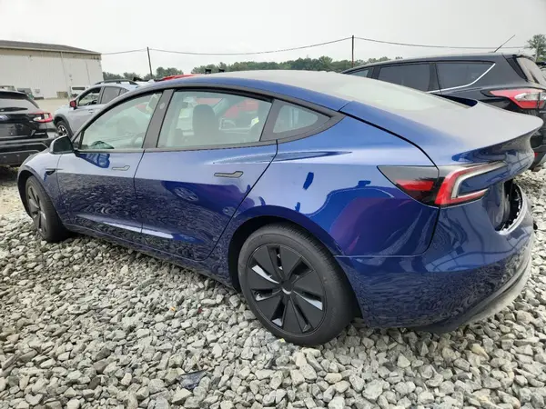 5YJ3E1EB8SF882845 2025 TESLA MODEL 3 - Image 2
