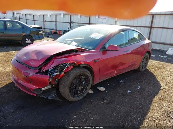 5YJ3E1EB8SF883722 2025 TESLA MODEL 3 - Image 2