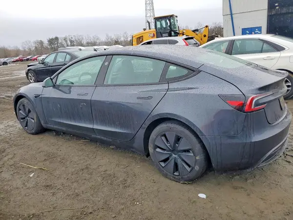 5YJ3E1EB8SF884532 2025 TESLA MODEL 3 - Image 2