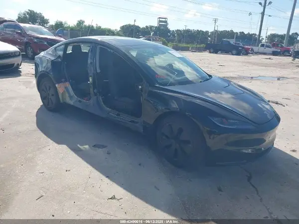 5YJ3E1EB8SF887317 2025 TESLA MODEL 3 - Image 1