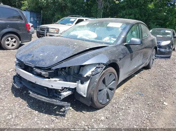 5YJ3E1EB8SF890363 2025 TESLA MODEL 3 - Image 2