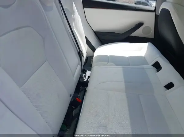 5YJ3E1EB8SF890363 2025 TESLA MODEL 3 - Image 8