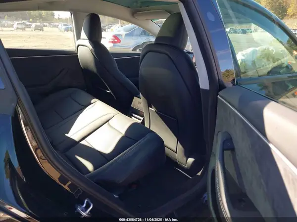 5YJ3E1EB8SF910840 2025 TESLA MODEL 3 - Image 8