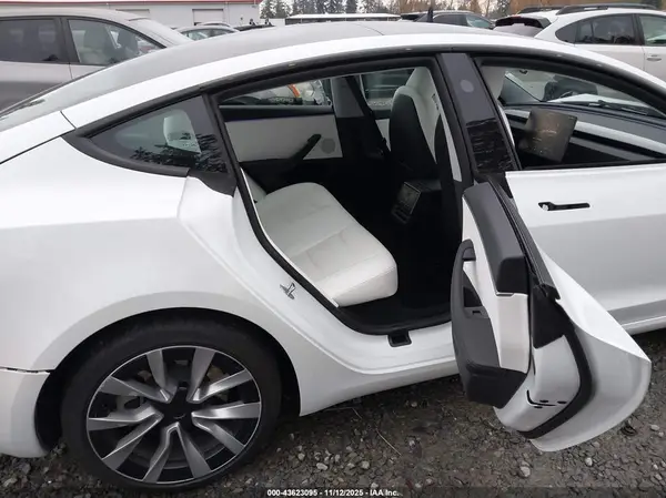 5YJ3E1EB8SF912006 2025 TESLA MODEL 3 - Image 8