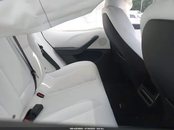 5YJ3E1EB8SF918081 2025 TESLA MODEL 3 - Image 8
