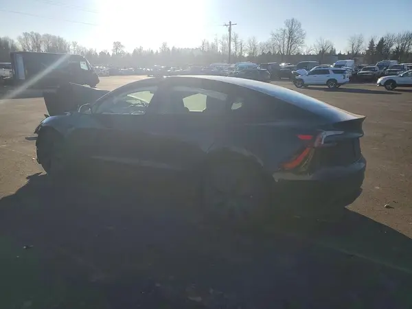 5YJ3E1EB8SF921451 2025 TESLA MODEL 3 - Image 2