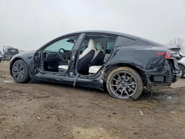 5YJ3E1EB8SF923314 2025 TESLA MODEL 3 - Image 2