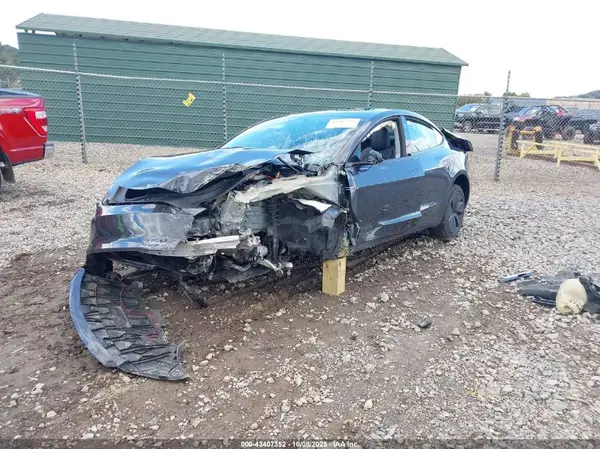 5YJ3E1EB8SF925709 2025 TESLA MODEL 3 - Image 2