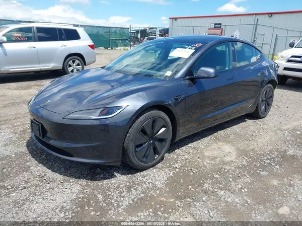 5YJ3E1EB8SF939528 2025 TESLA MODEL 3 - Image 2