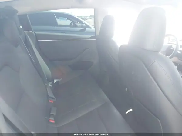 5YJ3E1EB8SF962565 2025 TESLA MODEL 3 - Image 8