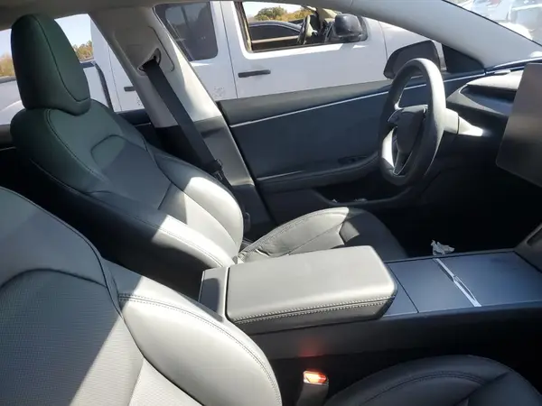 5YJ3E1EB8SF995761 2025 TESLA MODEL 3 - Image 8