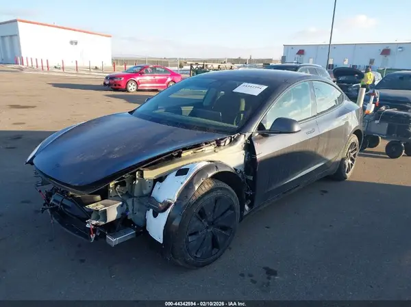 5YJ3E1EB8TF118303 2026 TESLA MODEL 3 - Image 2